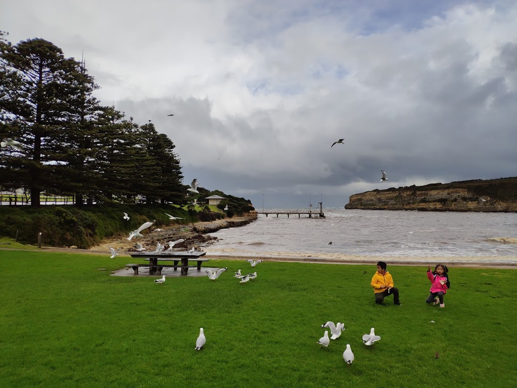 诺福克松 | park | 12 Lord St, Port Campbell VIC 3269, Australia