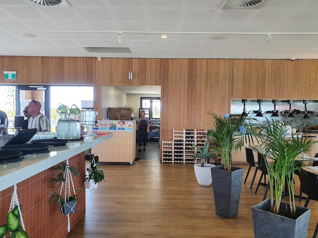 The Amberton Beach Bar and Kitchen | bar | 2 Idyllic Vw, Eglinton WA 6034, Australia | 0895403020 OR +61 8 9540 3020
