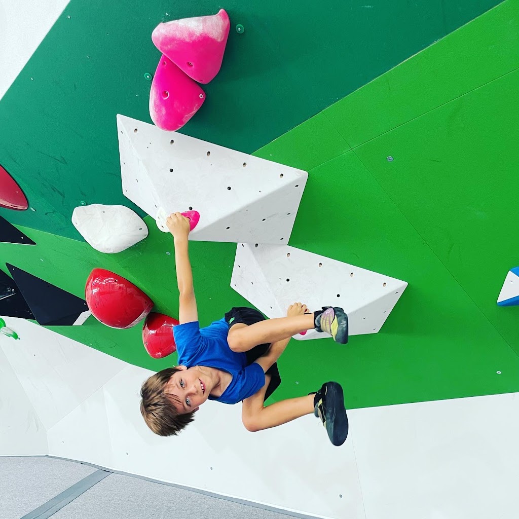 Flow Bouldering Gym | Unit 1/5 Cedarbrook Dr, Forest Glen QLD 4556, Australia | Phone: (07) 5234 8078