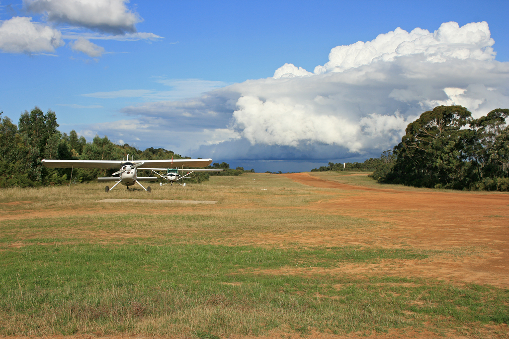 Katoomba Airfield | airport | 178-180 Grand Canyon Rd, Medlow Bath NSW 2780, Australia | 0456359258 OR +61 456 359 258