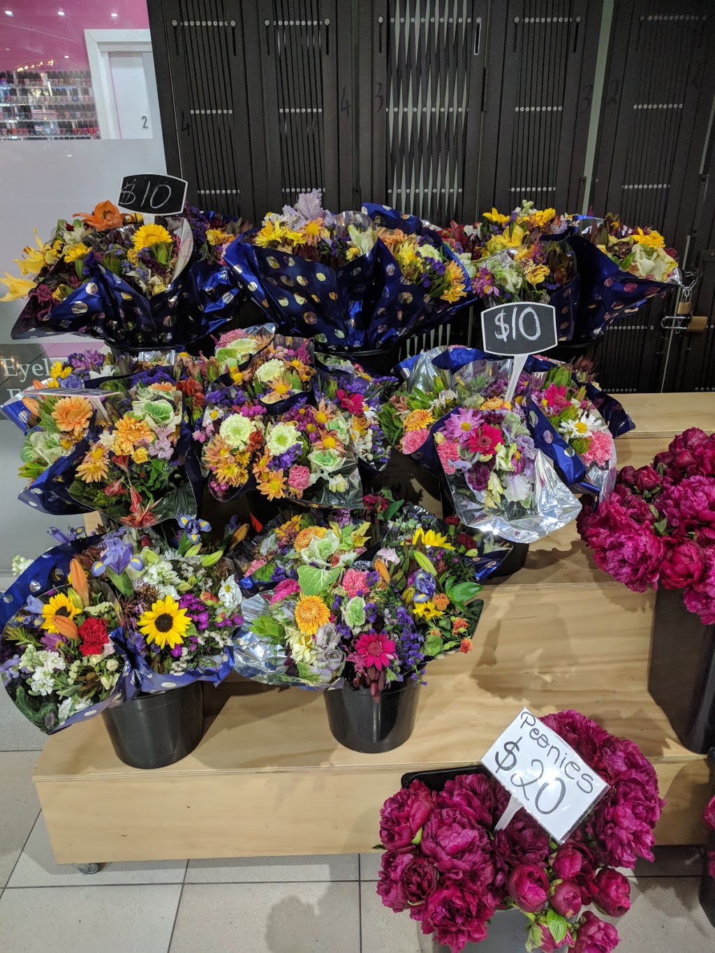 Tranquil Blooms Florist | Shop 22A The Downs, 100 Hall Road, Carrum Downs VIC 3201, Australia | Phone: (03) 9782 0077