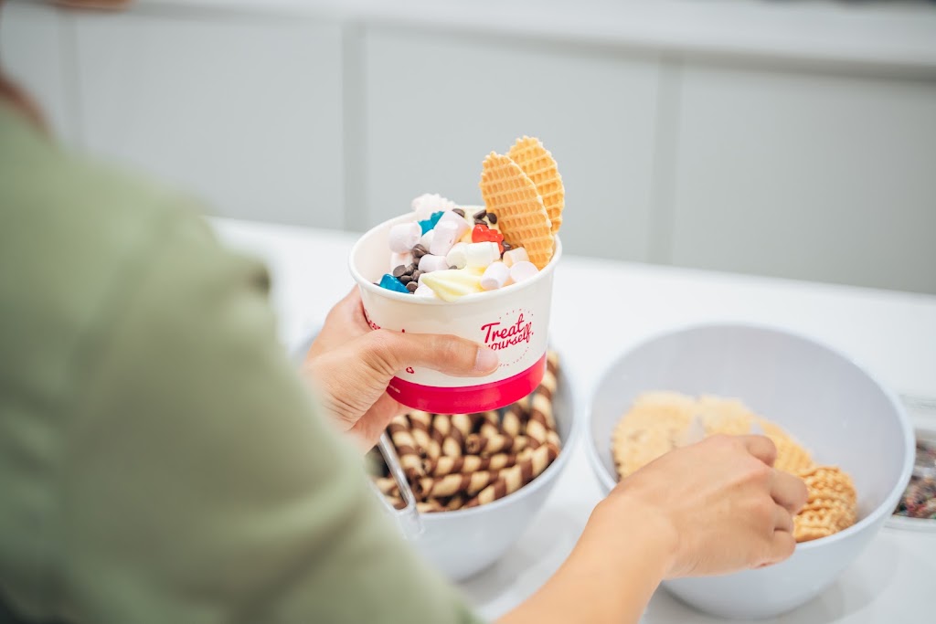 Yogurberry Rouse Hill | Shop GR070, 10/14 Market Ln, Rouse Hill NSW 2155, Australia | Phone: (02) 8809 1383