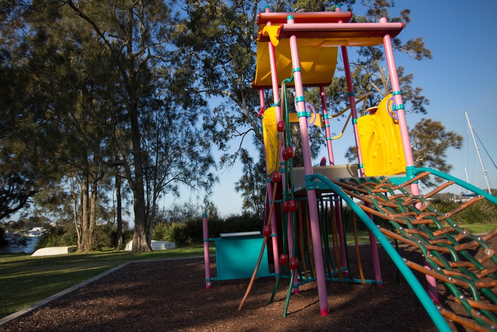 Wangi Wangi Foreshore Reserve Playground | Market St, Wangi Wangi NSW 2267, Australia | Phone: (02) 4921 0333