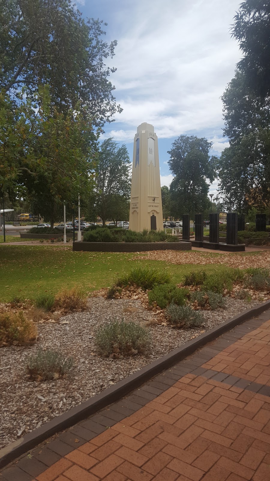 Memorial Park | park | 363 Banna Ave, Griffith NSW 2680, Australia | 0422670940 OR +61 422 670 940