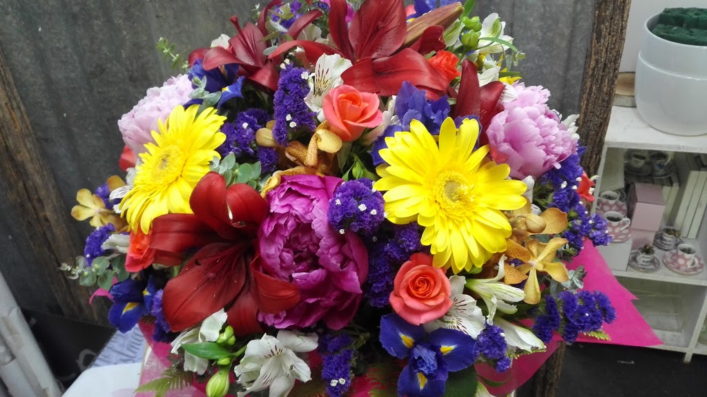 Poppies Florist and Giftware | 33 High St, Bannockburn VIC 3331, Australia | Phone: 0409 973 873