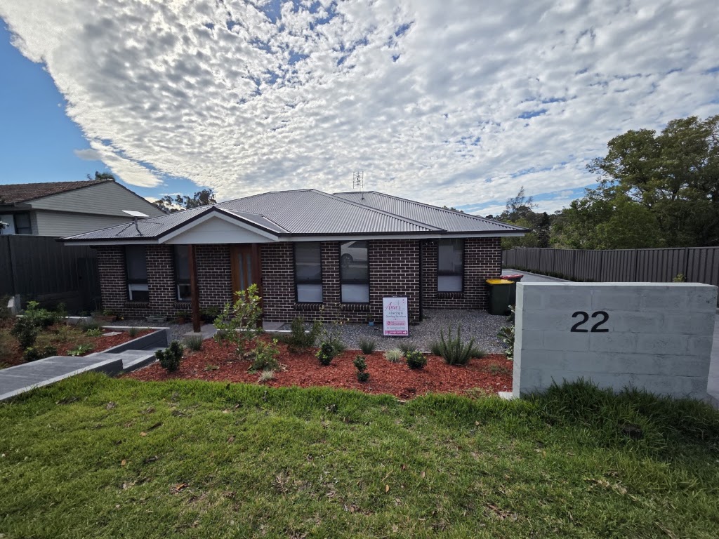 Anns Altering & Sewing Services | 1/22 Eurimbla St, Thornton NSW 2322, Australia | Phone: 0493 435 826