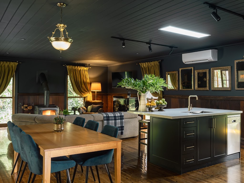 The Cosmopolitan Cottage | Luxury Accommodation | 10 Quarry St, Trentham VIC 3458, Australia | Phone: (03) 5424 1516