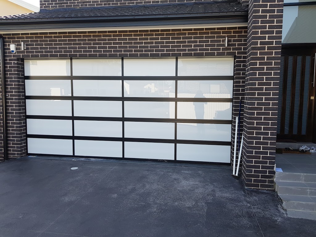 Sunshine Garage Doors | 50 Praters Ln, Guyra NSW 2365, Australia | Phone: 0401 736 721