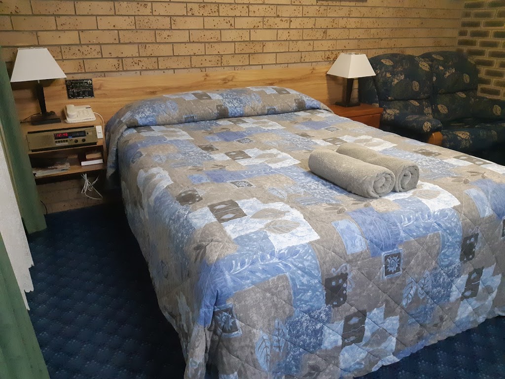 Settlers Motor Inn | lodging | 120 Rouse St, Tenterfield NSW 2372, Australia | 0267362333 OR +61 2 6736 2333