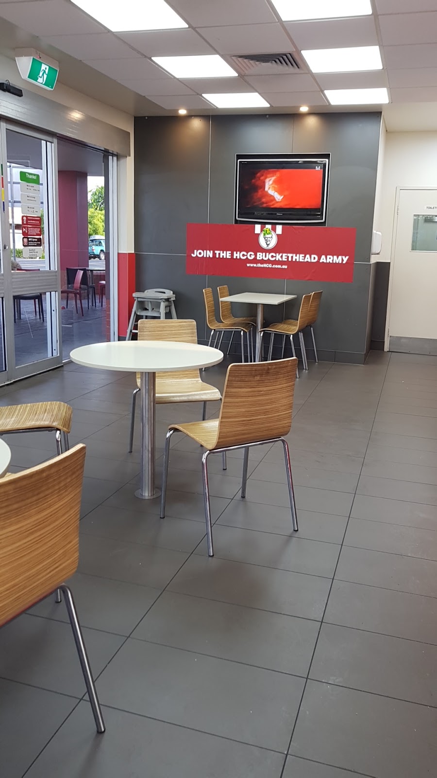 KFC Benalla | meal takeaway | 132 Bridge St E, Benalla VIC 3672, Australia | 0357623458 OR +61 3 5762 3458