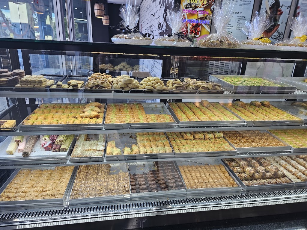 La Mira Cafe, Patisserie & Acai | Mt Annan Marketplace, Shop 6/11-13 Main St, Mount Annan NSW 2567, Australia | Phone: (02) 4656 1999