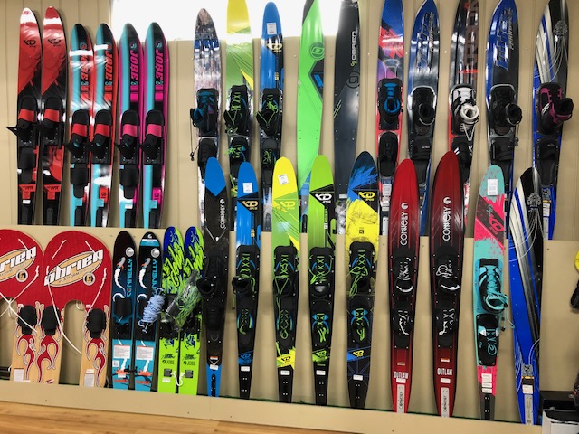 Deja Vu Ski & Board | 878 Springvale Rd, Braeside VIC 3195, Australia | Phone: (03) 9798 4388