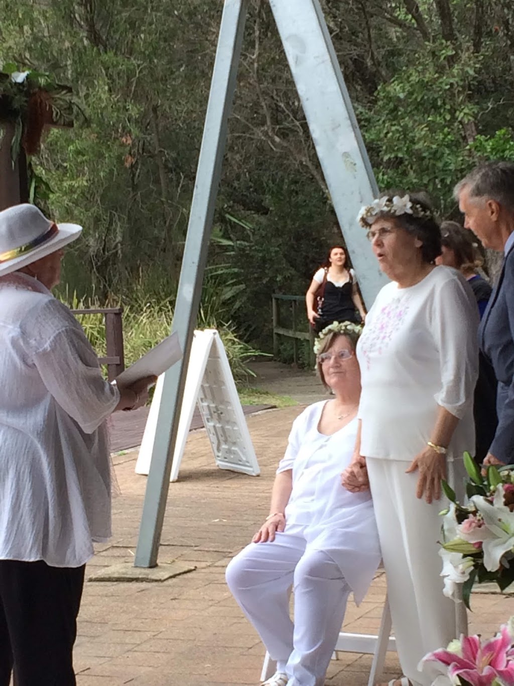 Annas Our Celebrant - Cessnock Celebrant | 28 Ellalong Rd, Pelton NSW 2325, Australia | Phone: 0422 116 747
