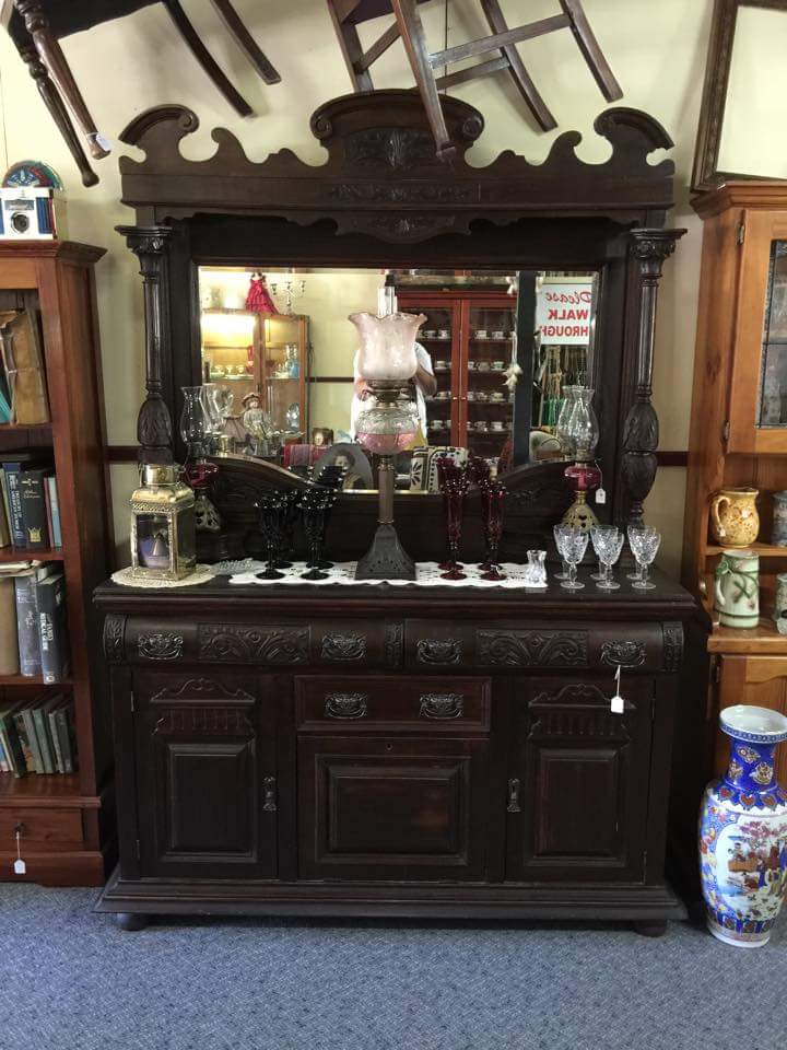 Trisdal Antiques & Reproductions | furniture store | 101 Bridge St W, Benalla VIC 3672, Australia | 0357622980 OR +61 3 5762 2980