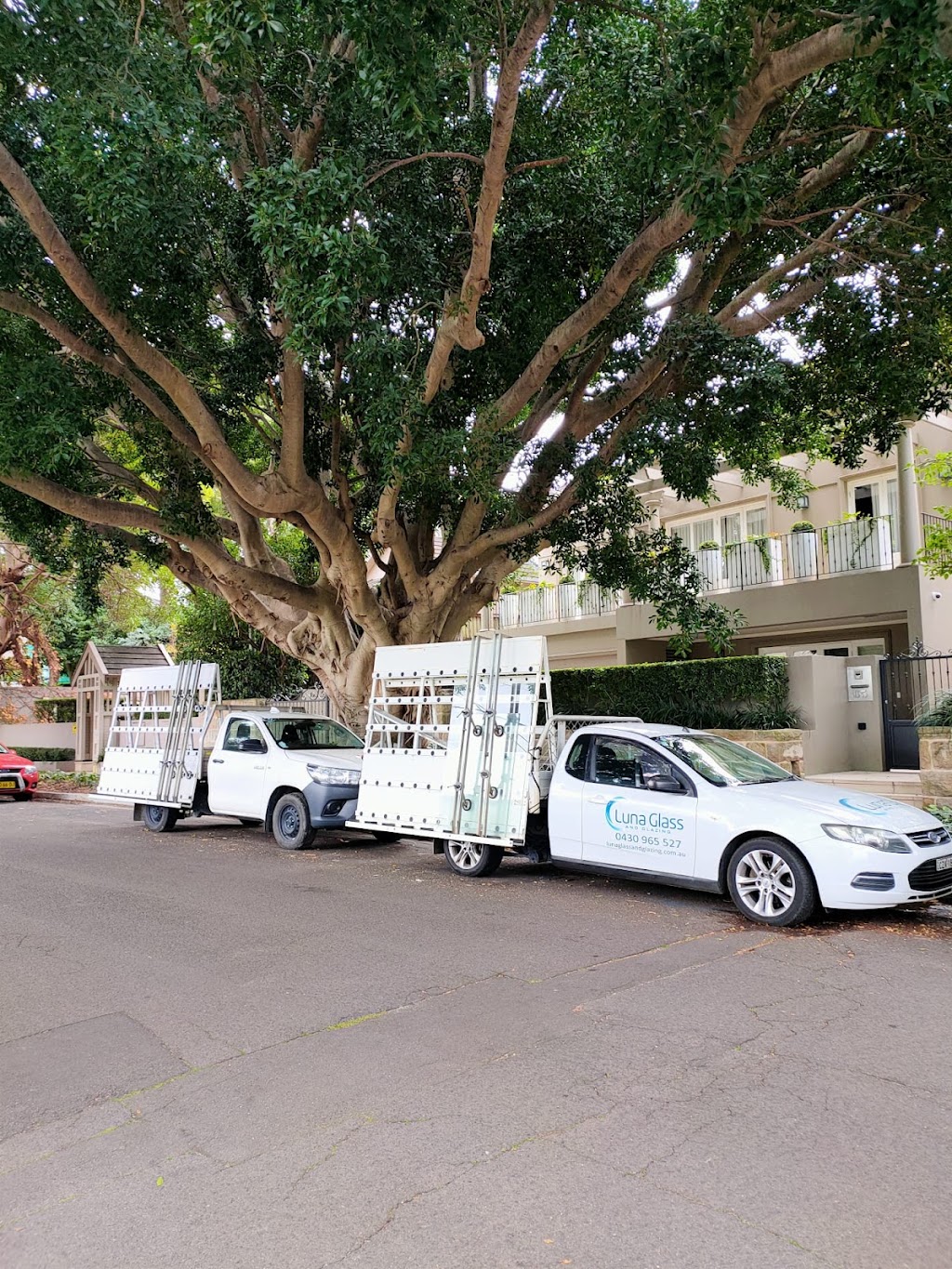 Luna Glass and Glazing | Casuarina Cl, The Oaks NSW 2570, Australia | Phone: 0430 965 527