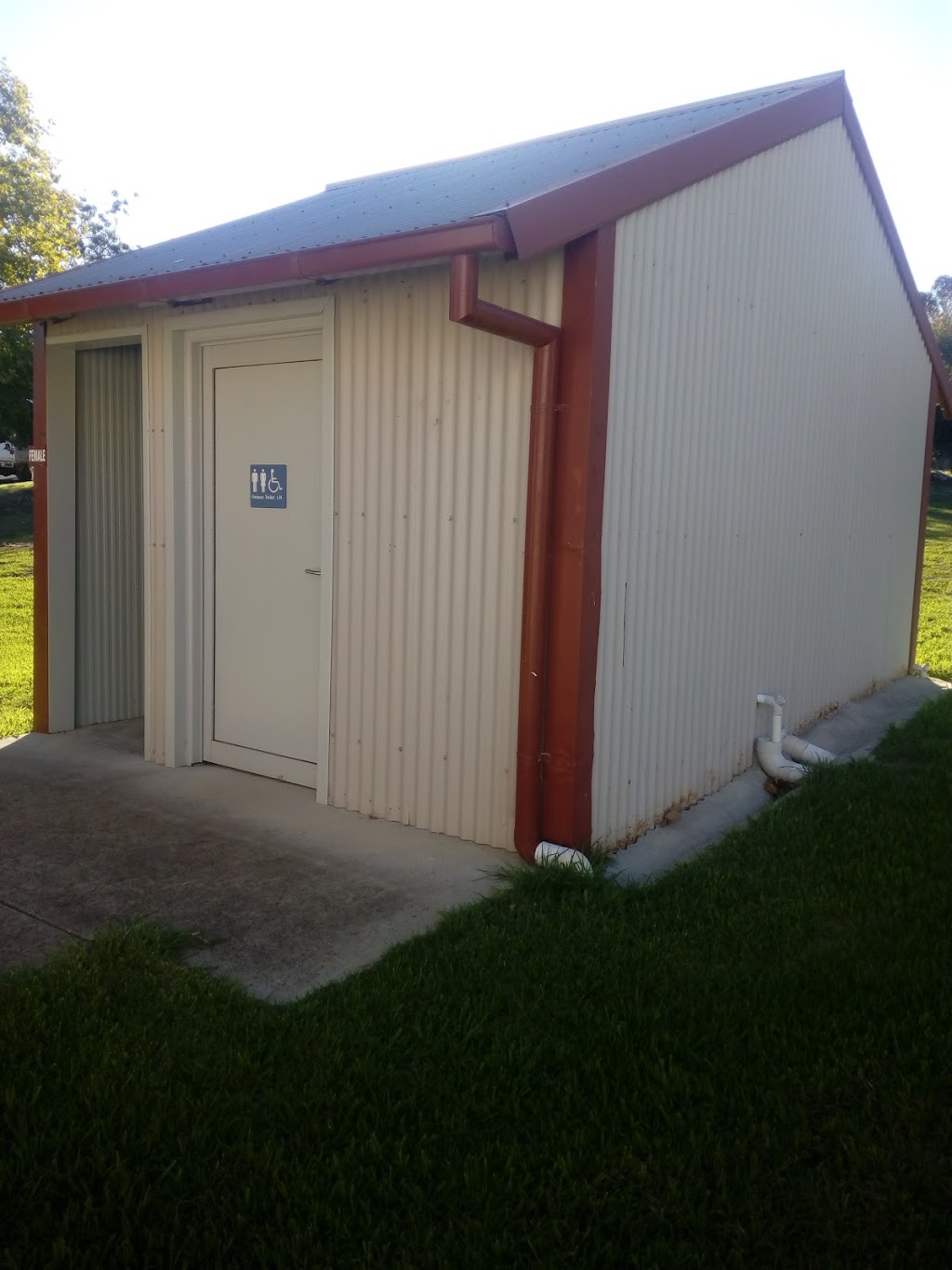 Bethanga Hall Public Toilets |  | 1 Bridge St, Bethanga VIC 3691, Australia | 0260715100 OR +61 2 6071 5100