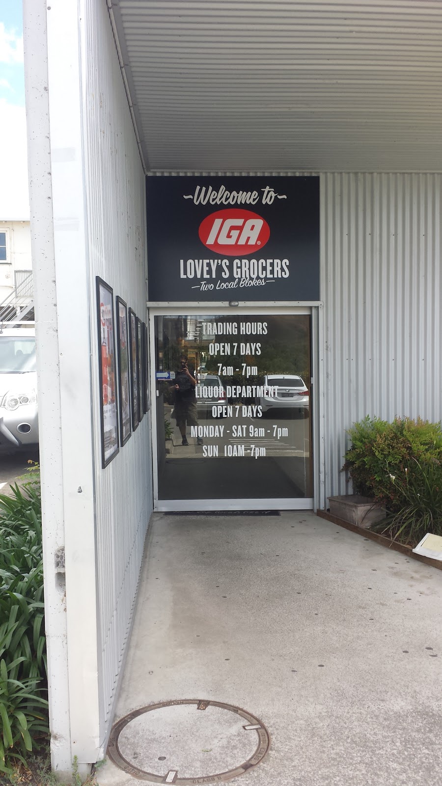 Lovey’s Grocers IGA Plus Liquor Dungog | supermarket | 229 Dowling St, Dungog NSW 2420, Australia | 0249921988 OR +61 2 4992 1988