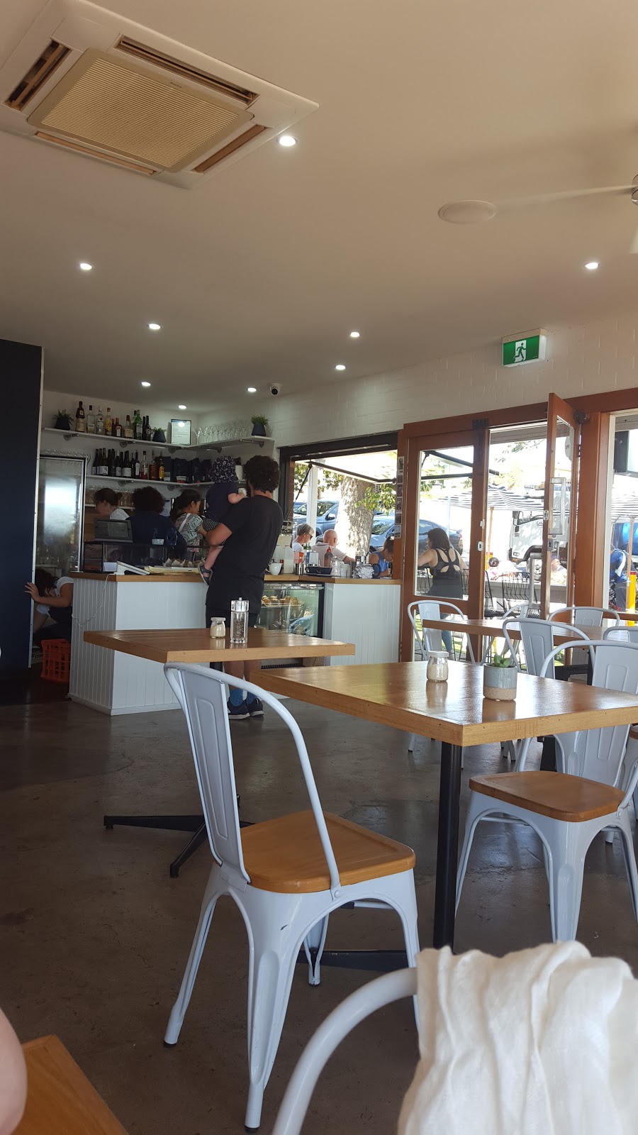 Edina Waterfront Cafe | cafe | 1a Harding St, Portarlington VIC 3223, Australia | 0352591999 OR +61 3 5259 1999