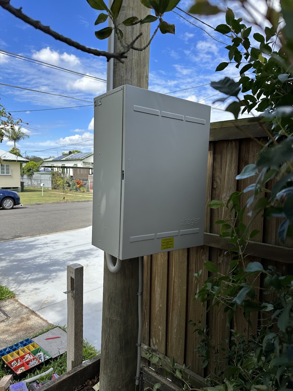 Limov Electrical Contracting | 19 Fourth Ave, Scarborough QLD 4020, Australia | Phone: 0406 156 912