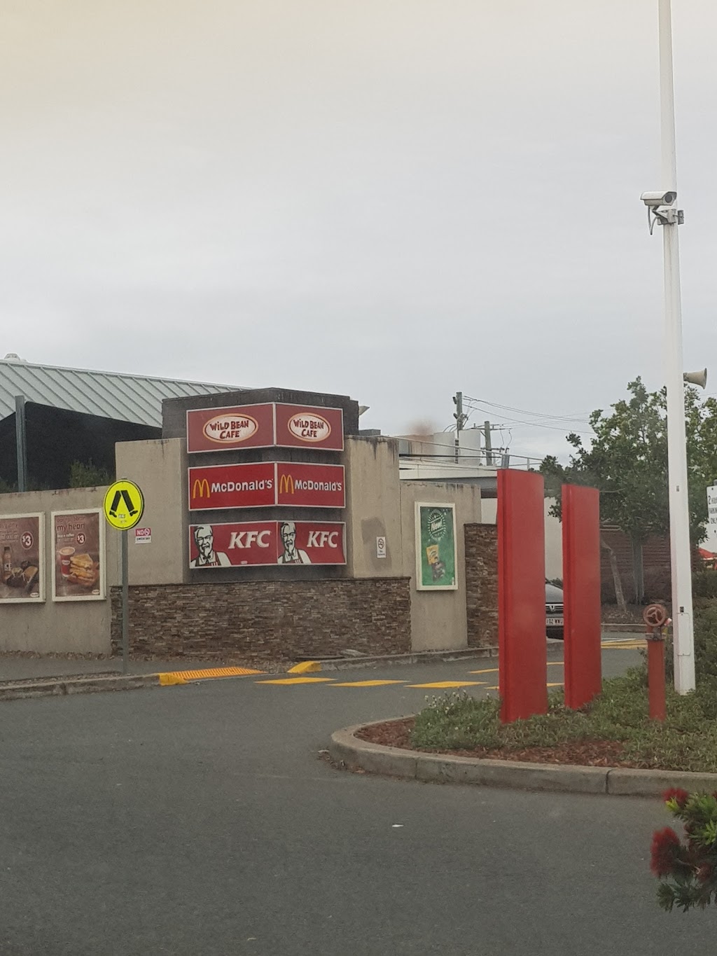 McDonalds Chinderah Northbound | cafe | 9402 Tweed Valley Way, Chinderah NSW 2487, Australia | 0266743150 OR +61 2 6674 3150