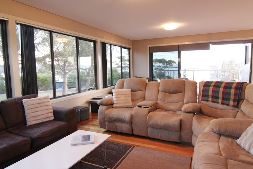 Bayview Beach House | lodging | 20 Bay View Ave, Binalong Bay TAS 7216, Australia | 0407808738 OR +61 407 808 738