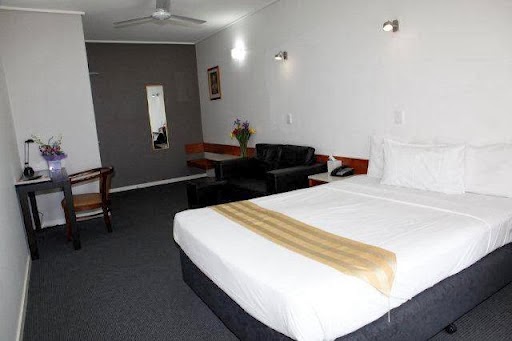 Ayr Travellers Motel | restaurant | 233 Queen St, Ayr QLD 4807, Australia | 0747836666 OR +61 7 4783 6666
