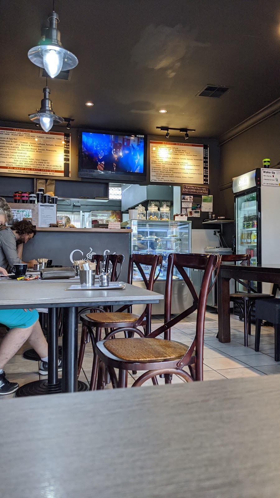 Cafe Expresso Eat in & Takeaway | 51 Victoria St, East Gosford NSW 2250, Australia | Phone: (02) 4325 2130