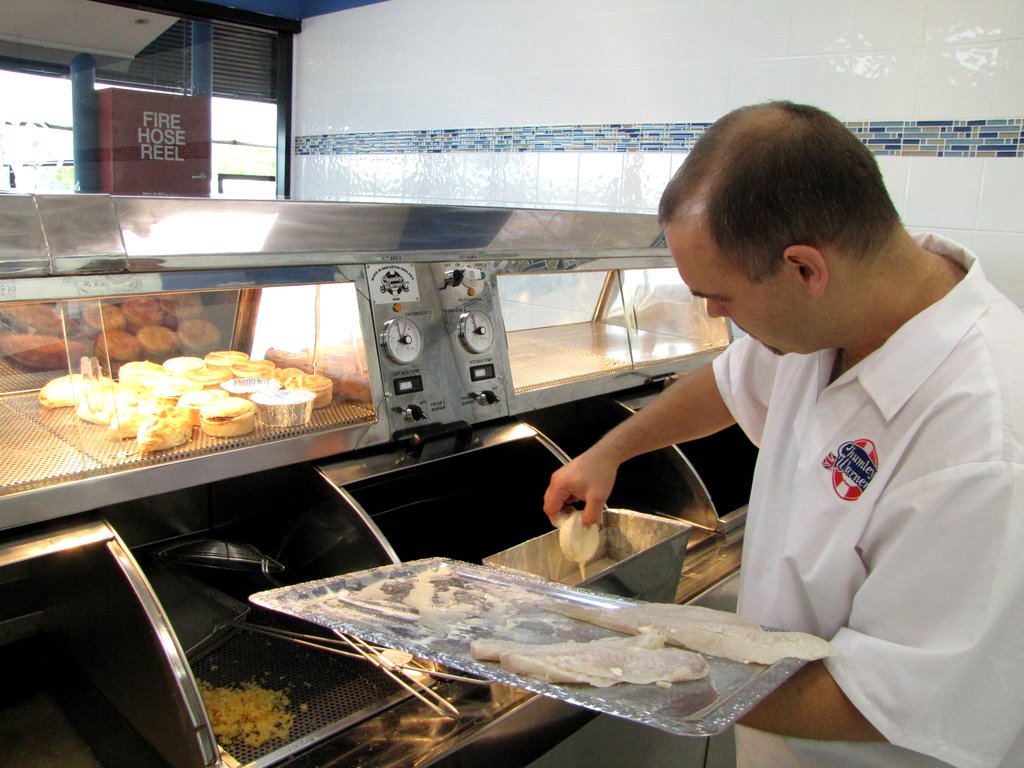 Chumley Warners Traditional British Fish & Chips | meal takeaway | Shop 8/190 Birkdale Rd, Birkdale QLD 4159, Australia | 0738227787 OR +61 7 3822 7787