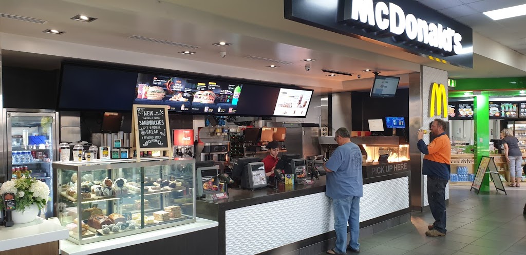 McDonalds Pakenham Bypass Outbound | cafe | 65 Princes Fwy, Officer VIC 3809, Australia | 0359432081 OR +61 3 5943 2081