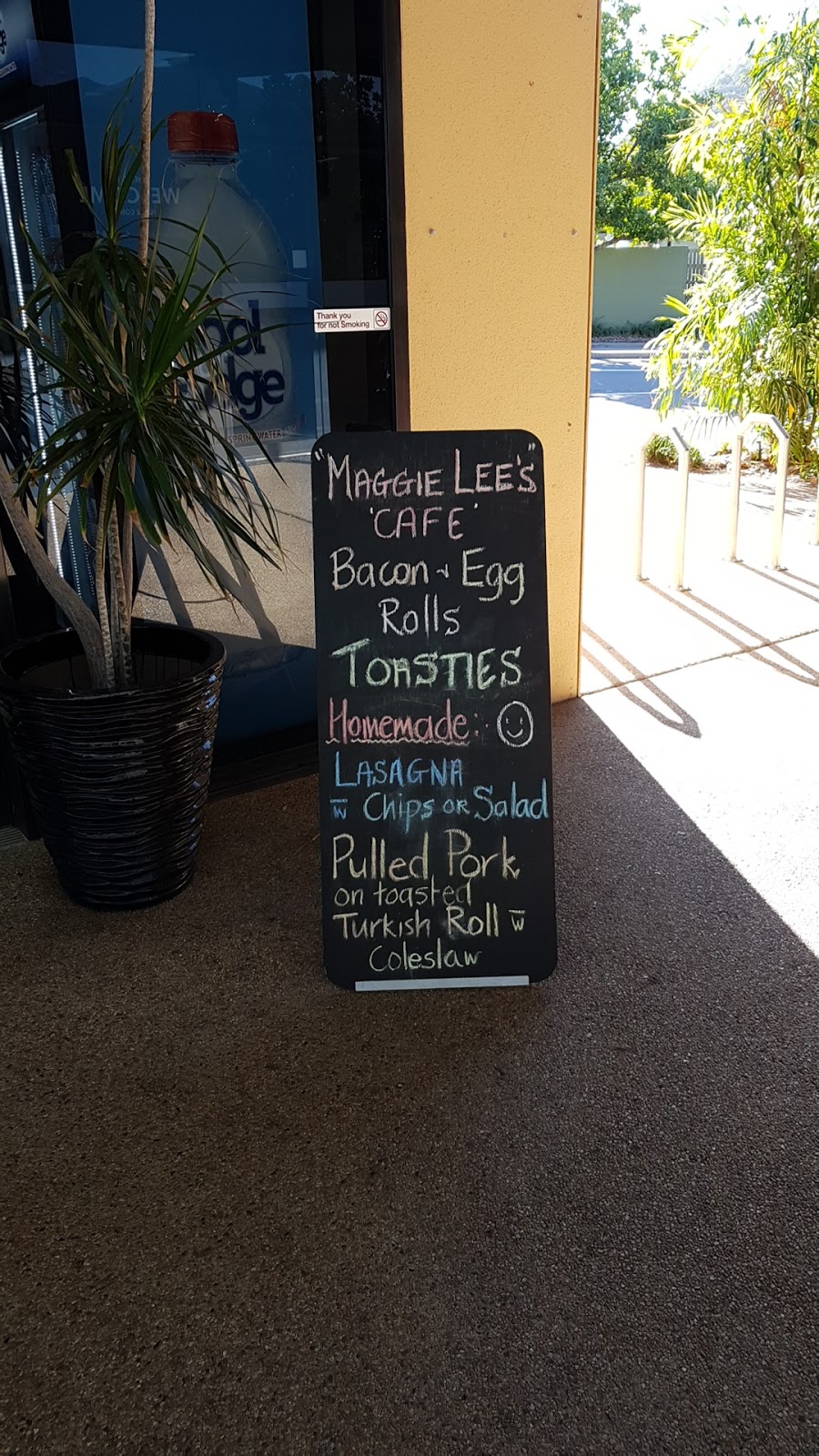 Maggie Lees Cafe | Nelly Bay QLD 4819, Australia