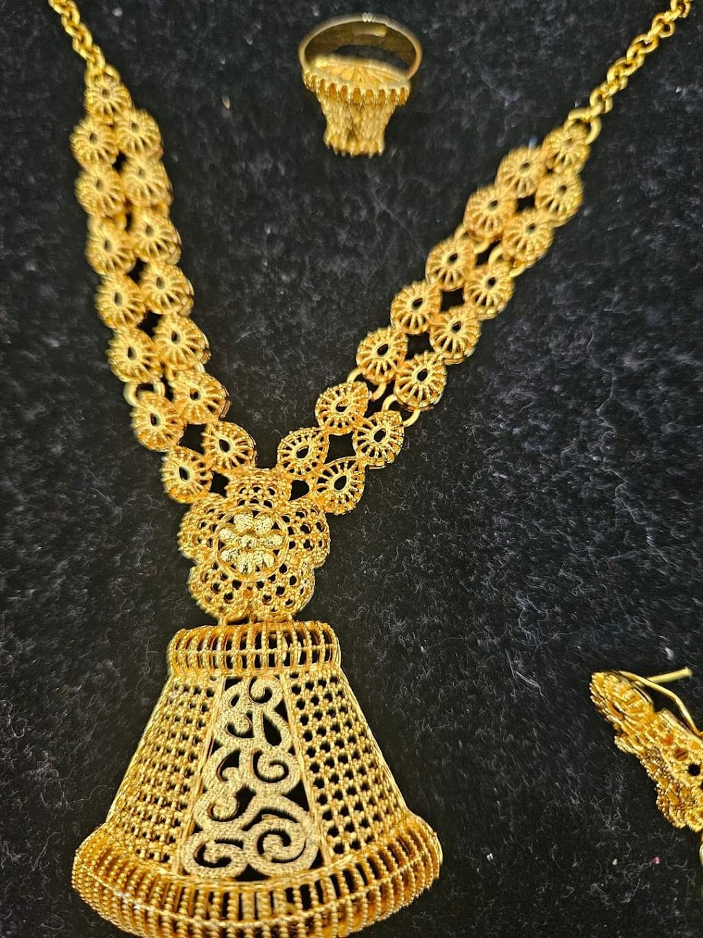 Zaira Zaheen | Waminda Ave, Campbelltown NSW 2560, Australia | Phone: 0468 752 147