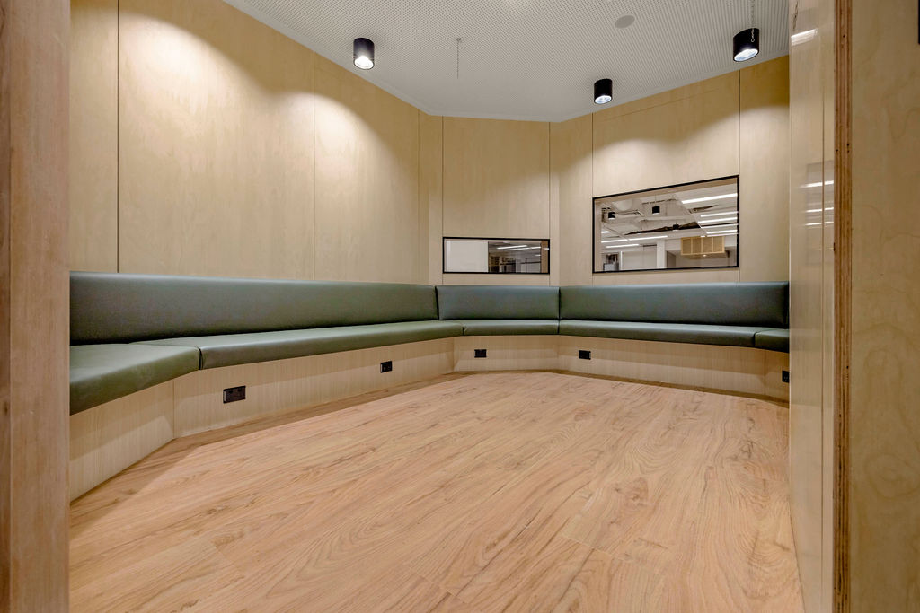 OnlyFloors | 251 Bourkes Creek Rd, Pakenham Upper VIC 3810, Australia | Phone: 0421 949 566