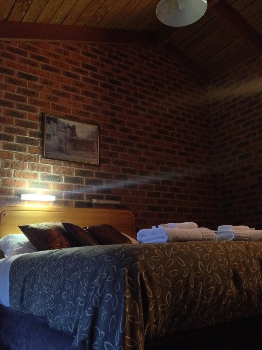 Braidwood Colonial Motel | lodging | 199 Wallace St, Braidwood NSW 2622, Australia | 0248422027 OR +61 2 4842 2027