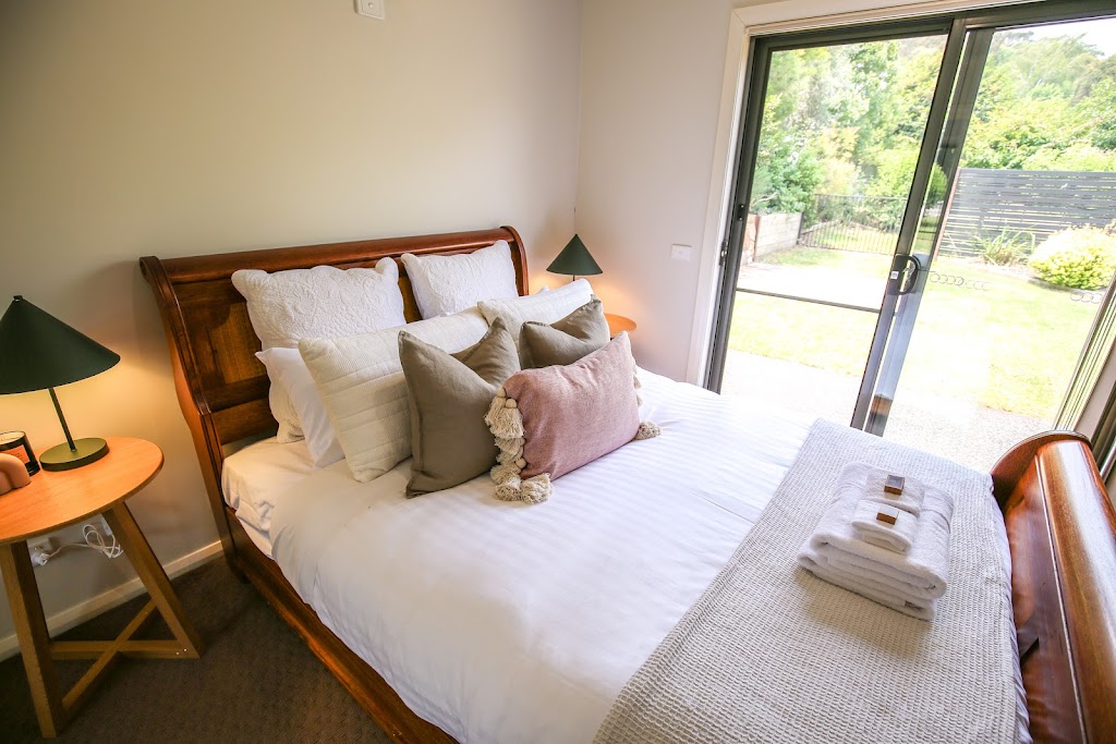 Alpine Nest | 4 Blue Hills Rise, Bright VIC 3741, Australia | Phone: (03) 5759 2555
