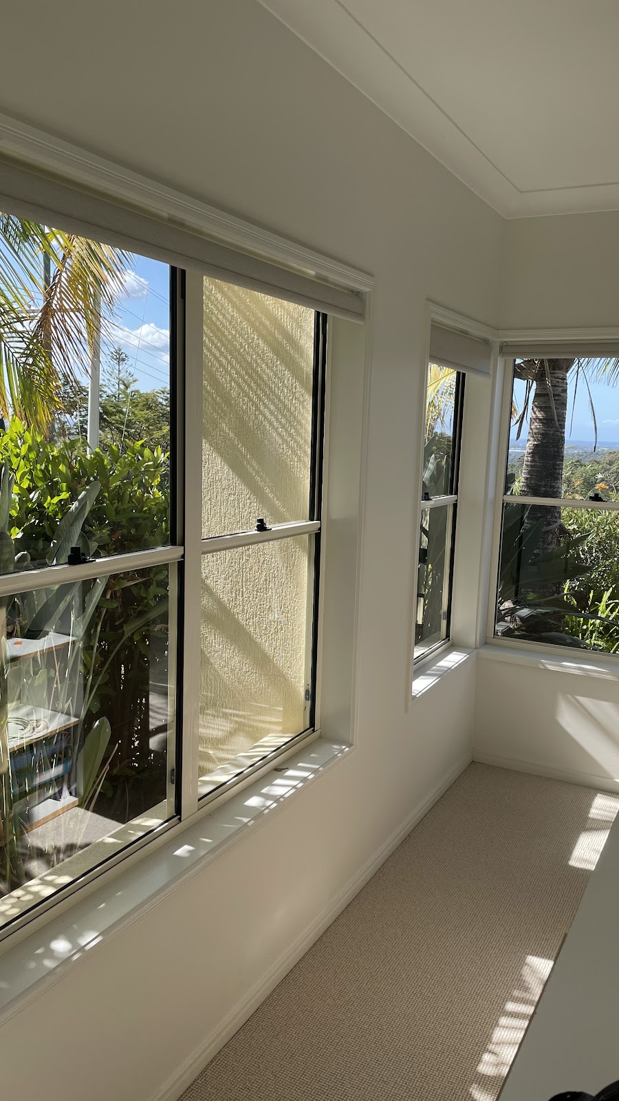 Shiny Window Cleaning | 18 Lanham St, Coolangatta QLD 4225, Australia | Phone: 0426 808 795