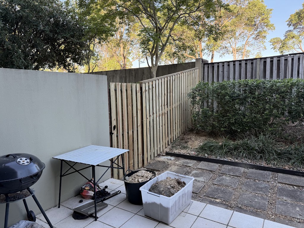 Lyons Fencing & Services | 36 Grasslands Cres, Reedy Creek QLD 4227, Australia | Phone: 0424 126 358