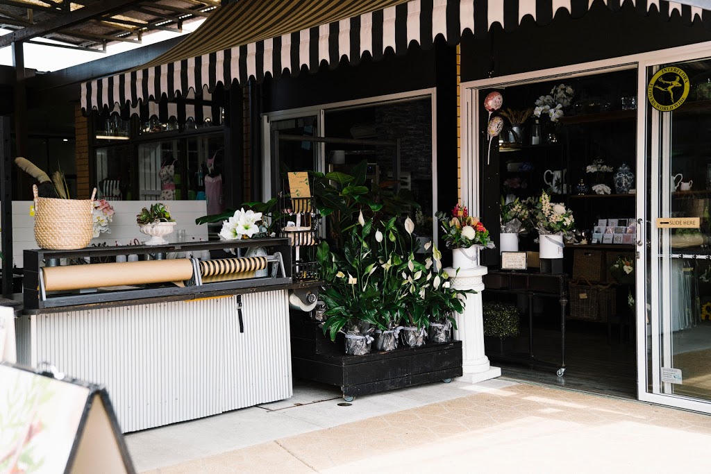 Paradise Point Florist | florist | Shop 9/1 Grice Ave, Paradise Point QLD 4216, Australia | 0755773377 OR +61 7 5577 3377