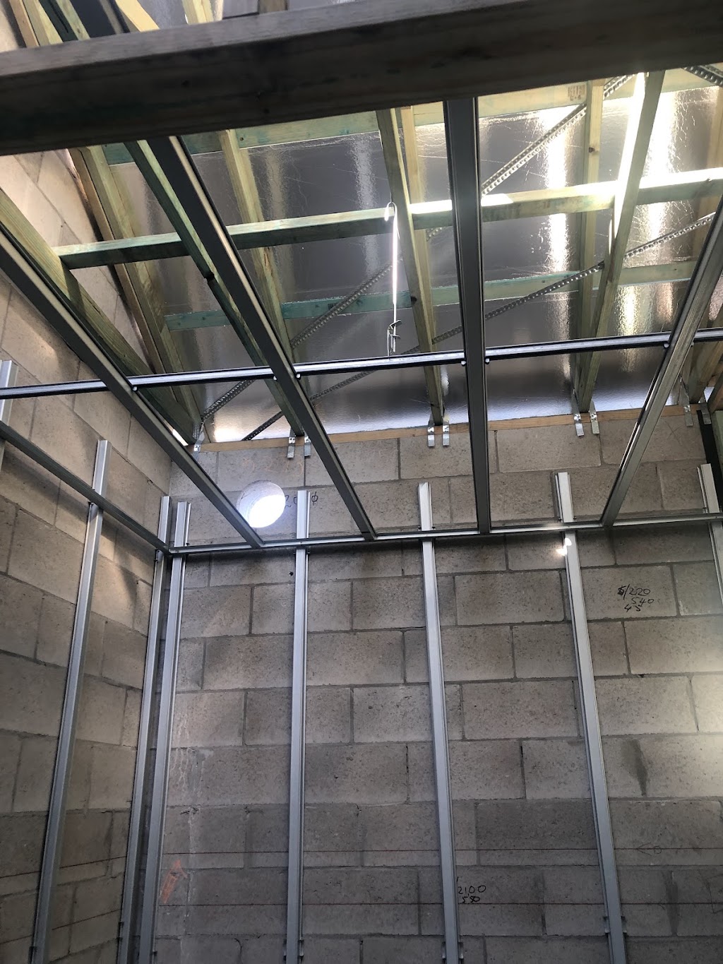BJT Interior Linings Pty Ltd | 12 Avondale Dr, Banora Point NSW 2486, Australia | Phone: 0408 002 951