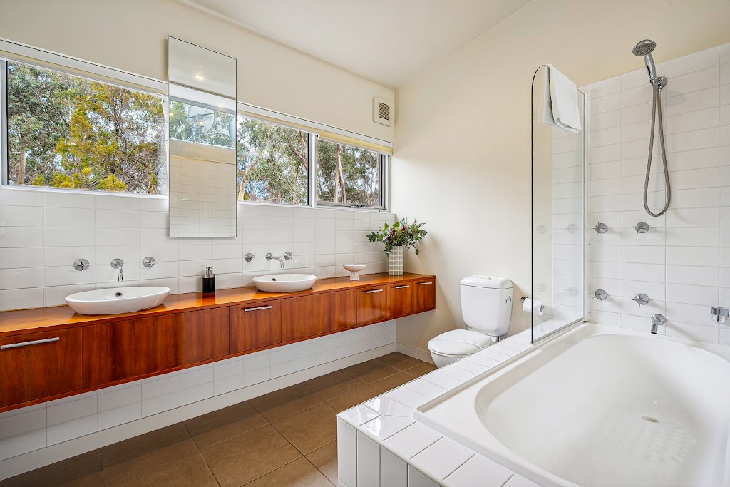Bruny Bay House | 670a Lighthouse Rd, South Bruny TAS 7150, Australia | Phone: 0473 060 620