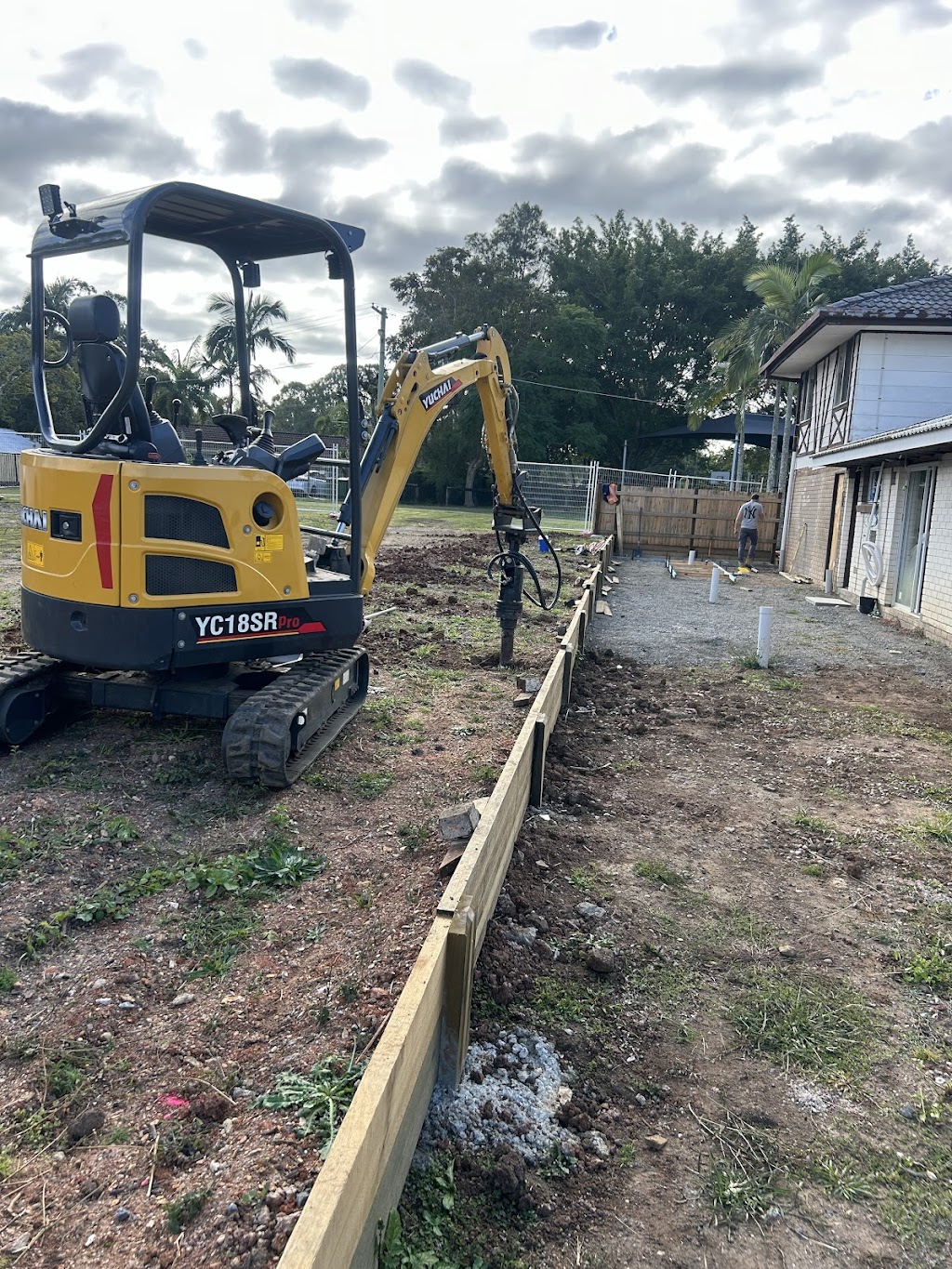 Hillview Digger Hire and Landscaping Services | 9 Hillview Cres, Bahrs Scrub QLD 4207, Australia | Phone: 0427 729 688