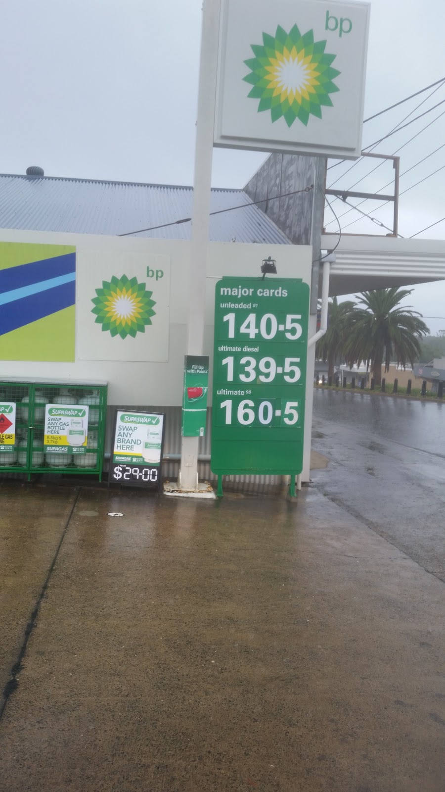 BP | gas station | 35 River St, Woolgoolga NSW 2456, Australia | 0266540111 OR +61 2 6654 0111