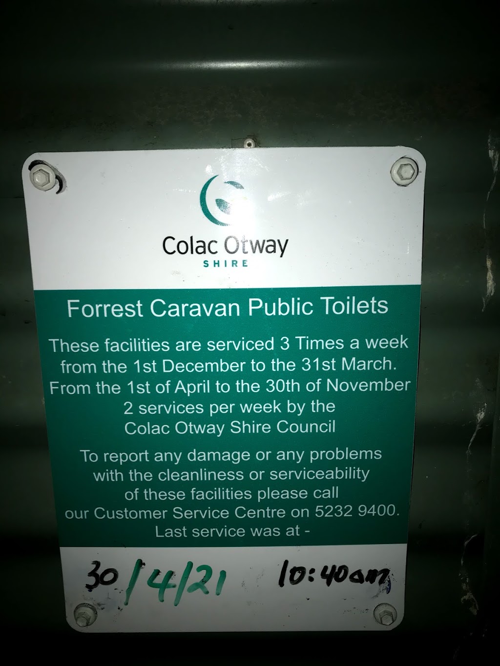 Forrest Caravan Public Toilet |  | 2-4 Station St, Forrest VIC 3236, Australia | 0352329400 OR +61 3 5232 9400