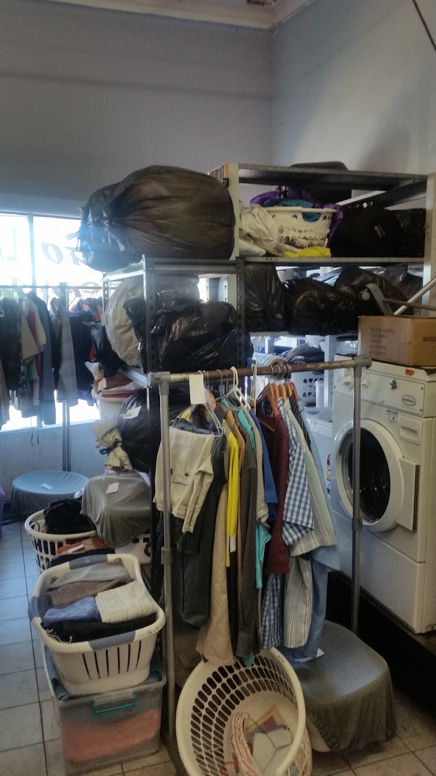 DropNGo Laundry Services | 154 Terry St, Albion Park NSW 2527, Australia | Phone: (02) 4256 9553