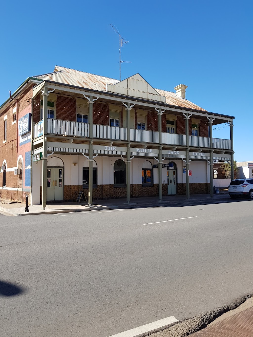 White Tank Hotel | lodging | 203 Main St, West Wyalong NSW 2671, Australia | 0290512637 OR +61 2 9051 2637