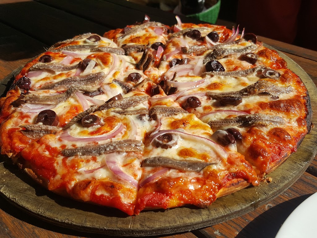 Morpeth Woodfired Pizza | restaurant | 173 Swan St, Morpeth NSW 2321, Australia | 0249339737 OR +61 2 4933 9737
