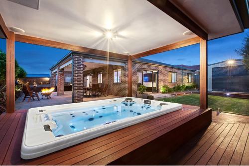 Endless Spas - Spa and Pool installations Melbourne | spa | 15 Chapel St, Lynbrook VIC 3975, Australia | 0387697300 OR +61 3 8769 7300