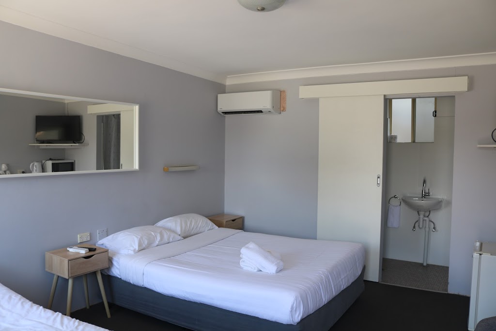 Australian Hotel Motel | lodging | 150 Comur St, Yass NSW 2582, Australia | 0262261744 OR +61 2 6226 1744