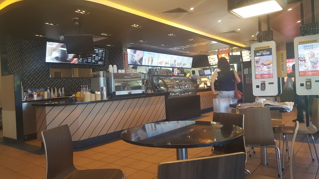 McDonalds Forest Lake | meal takeaway | 237 Forest Lake Blvd, Forest Lake QLD 4078, Australia | 0732787911 OR +61 7 3278 7911