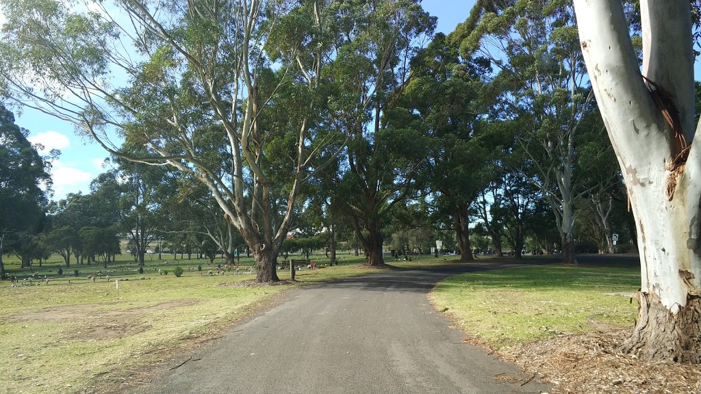 Wollongong Lawn Cemetery | cemetery | Kembla Grange NSW 2526, Australia | 0242277780 OR +61 2 4227 7780