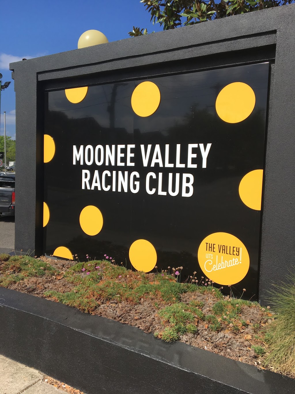 Moonee Valley Racing Club | restaurant | 1 McPherson St, Moonee Ponds VIC 3039, Australia | 1300843825 OR +61 1300 843 825
